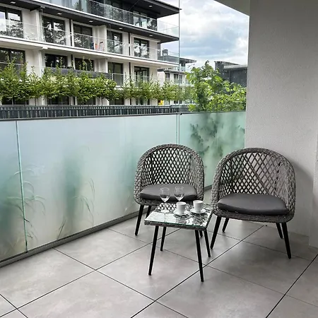 J And J Summer-winter Hevenia Lägenhet